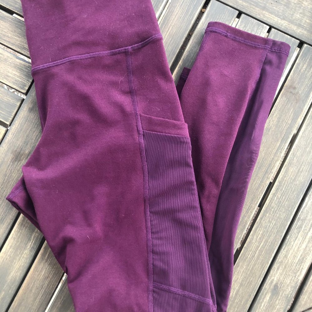 Fabletics Legging 3/4 Length - Picture 3 of 6